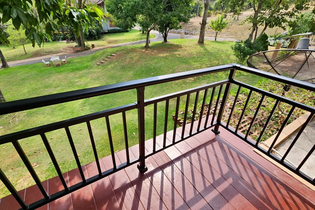 ราวกันตกเหล็ก